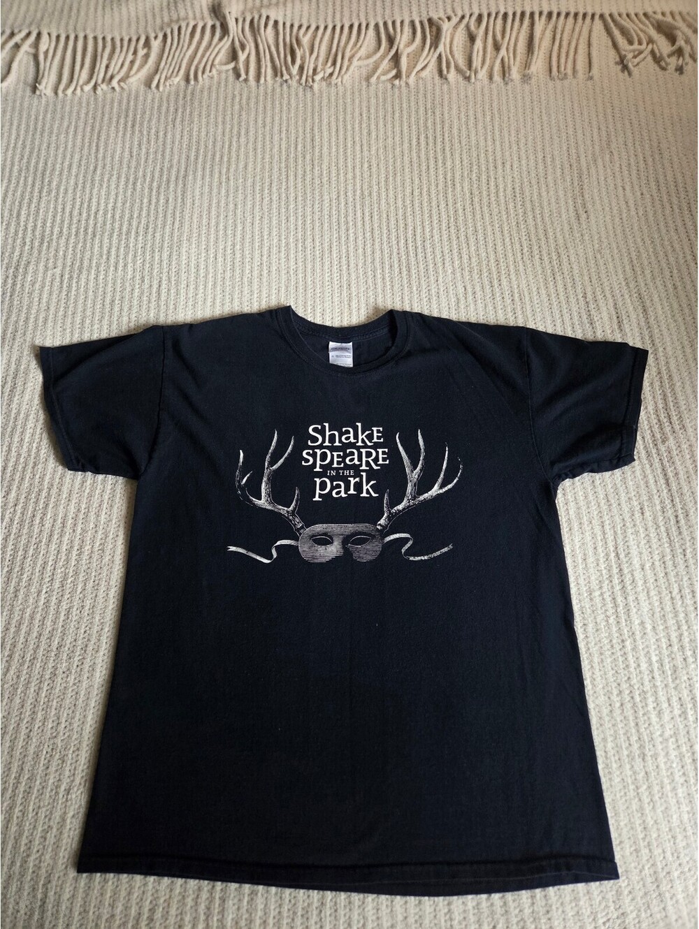 Gildan Shake Speare in the Park Black Graphic T-Shirt Size L